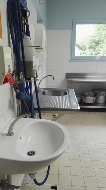 Immeuble a vendre Hémonstoir 22600 Côtes-d'Armor 800 m2  332800 euros