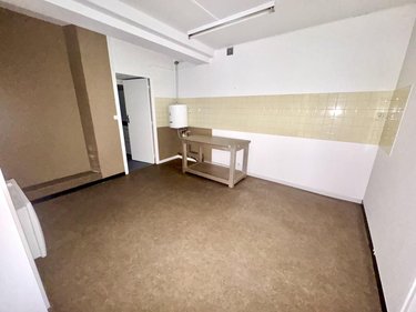 Location fonds et murs commerciaux Saint-Chély-d'Apcher 48200 Lozère 86 m2  660 euros