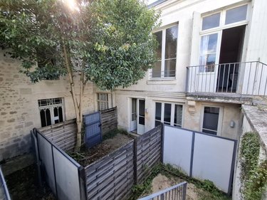 Immeuble a vendre Saintes 17100 Charente-Maritime 332 m2  462000 euros