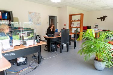 Fonds et murs commerciaux a vendre Auxerre 89000 Yonne 865 m2  499000 euros