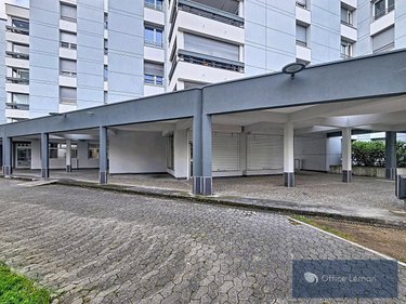 Fonds et murs commerciaux a vendre Saint-Genis-Pouilly 01630 Ain 64 m2  210000 euros