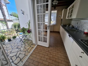 Maison a vendre Saintes 17100 Charente-Maritime 147 m2 8 pièces 374000 euros