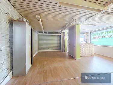 Fonds et murs commerciaux a vendre Saint-Genis-Pouilly 01630 Ain 64 m2  210000 euros