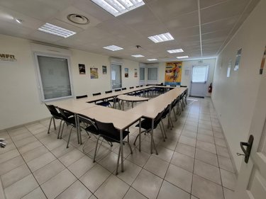 Fonds et murs commerciaux a vendre Saintes 17100 Charente-Maritime 249 m2  355000 euros