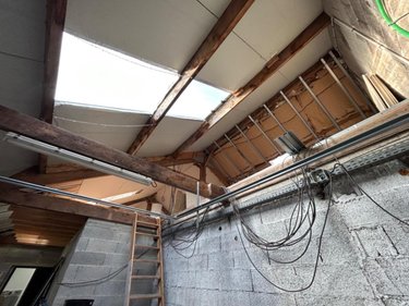 Fonds et murs commerciaux a vendre Huelgoat 29690 Finistère 90 m2  158250 euros