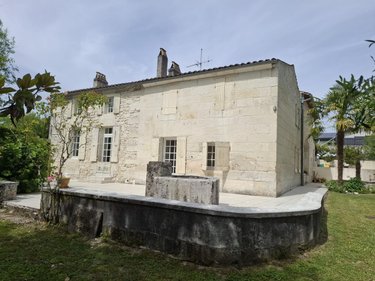 Maison a vendre Saintes 17100 Charente-Maritime 405 m2 11 pièces 500000 euros