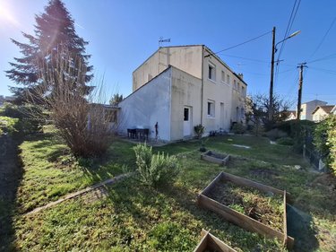 Maison a vendre Saintes 17100 Charente-Maritime 75 m2 4 pièces 199348 euros
