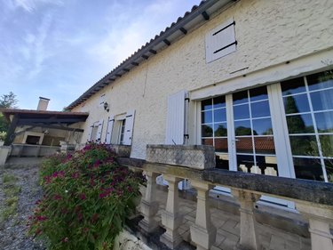 Maison a vendre Saintes 17100 Charente-Maritime 119 m2 4 pièces 215086 euros