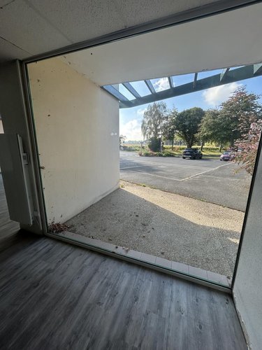 Fonds et murs commerciaux a vendre Hillion 22120 Côtes-d'Armor 130 m2  275600 euros