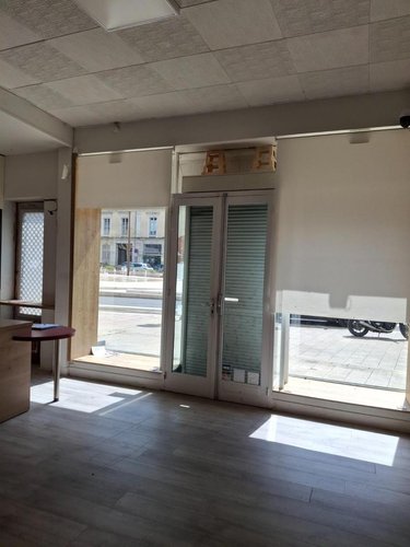 Location fonds et murs commerciaux Cusset 03300 Allier 49 m2  980 euros