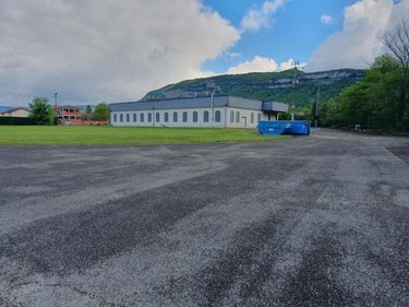 Fonds et murs commerciaux a vendre Serrières-de-Briord 01470 Ain 4187 m2  1860000 euros