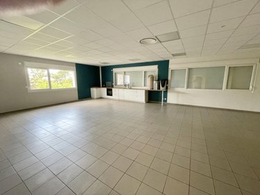 Fonds et murs commerciaux a vendre Cormontreuil 51350 Marne 1053 m2  2070000 euros