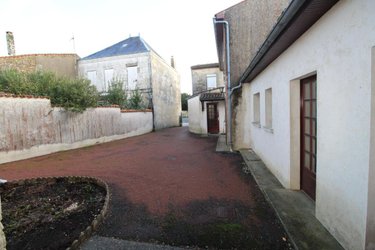 Maison a vendre Brizambourg 17770 Charente-Maritime 121 m2 6 pièces 136396 euros