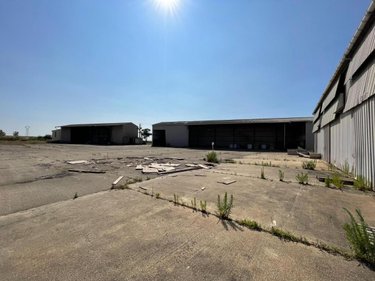 Fonds et murs commerciaux a vendre Saint-Jean-de-Liversay 17170 Charente-Maritime 4000 m2  3090000 euros