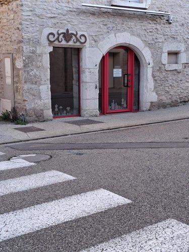 Location fonds et murs commerciaux Tossiat 01250 Ain 48 m2  460 euros