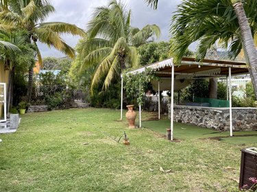 Fonds et murs commerciaux a vendre Saint-Leu 97436 Réunion 270 m2  529700 euros