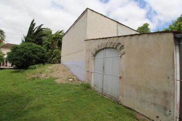 Maison a vendre Saintes 17100 Charente-Maritime 405 m2 11 pièces 561600 euros