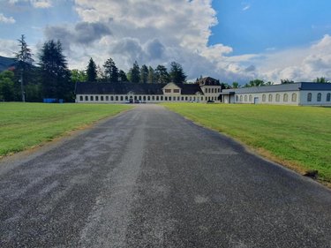 Fonds et murs commerciaux a vendre Serrières-de-Briord 01470 Ain 4187 m2  1860000 euros