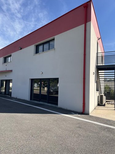 Location fonds et murs commerciaux Pierrelatte 26700 Drôme 136 m2  1300 euros