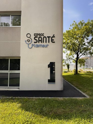 Location fonds et murs commerciaux Ploemeur 56270 Morbihan 17 m2  730 euros