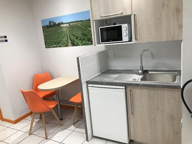 Fonds et murs commerciaux a vendre Muizon 51140 Marne 1292 m2  1500000 euros