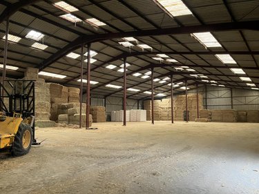 Fonds et murs commerciaux a vendre Gondreville 45490 Loiret 2900 m2  890000 euros