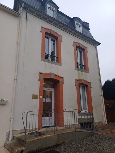 Immeuble a vendre Uzel 22460 Côtes-d'Armor 80 m2  131625 euros