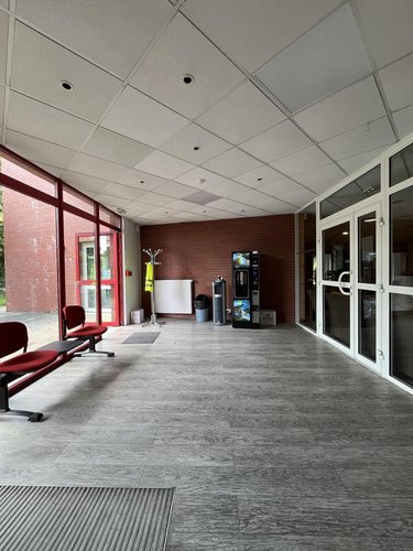 Fonds et murs commerciaux a vendre Laon 02000 Aisne 860 m2  1050000 euros