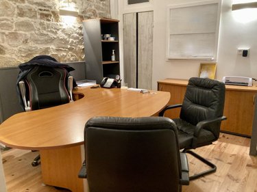 Fonds et murs commerciaux a vendre Quimper 29000 Finistère 69 m2  221370 euros