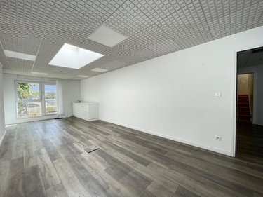 Fonds et murs commerciaux a vendre Locminé 56500 Morbihan 318 m2  411380 euros