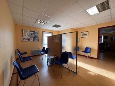 Fonds et murs commerciaux a vendre Séné 56860 Morbihan 104 m2  229000 euros