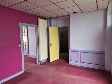 Fonds et murs commerciaux a vendre Laval 53000 Mayenne 75 m2  120520 euros