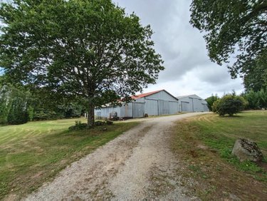 Divers a vendre Malguénac 56300 Morbihan 910 m2  156840 euros