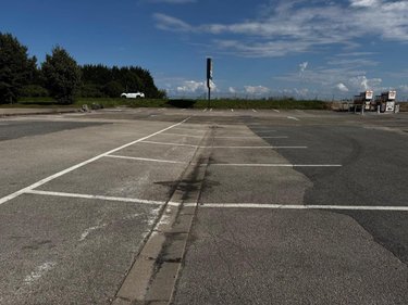 Fonds et murs commerciaux a vendre Tavaux 39500 Jura 460 m2  470000 euros