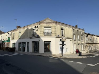 Immeuble a vendre Le May-sur-Èvre 49122 Maine-et-Loire 250 m2  83840 euros