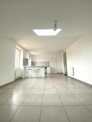 Location appartement Ambérieu-en-Bugey 01500 Ain 42 m2 2 pièces 592 euros