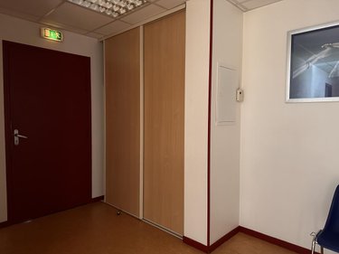 Fonds et murs commerciaux a vendre Séné 56860 Morbihan 104 m2  229000 euros