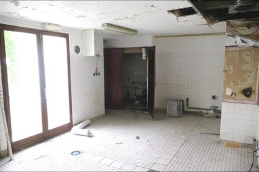 Fonds et murs commerciaux a vendre Bourges 18000 Cher 161 m2  116000 euros