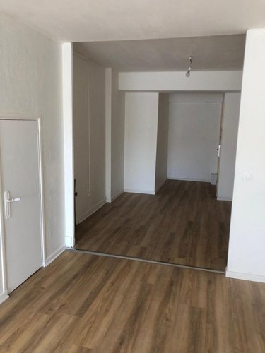 Location fonds et murs commerciaux Mézériat 01660 Ain 50 m2  450 euros