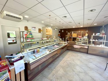 Fonds et murs commerciaux a vendre Fournels 48310 Lozère 327 m2  210000 euros