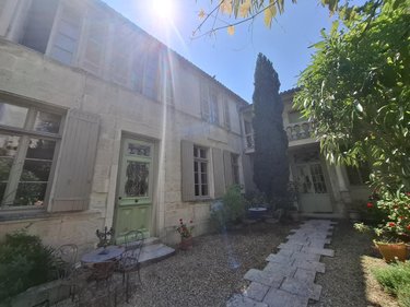 Maison a vendre Saintes 17100 Charente-Maritime 350 m2 13 pièces 1040000 euros