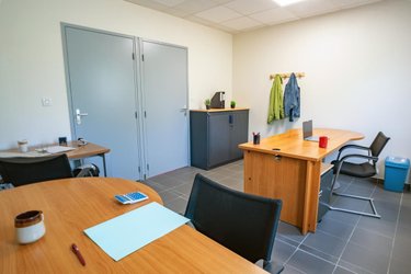 Fonds et murs commerciaux a vendre Auxerre 89000 Yonne 865 m2  549997 euros