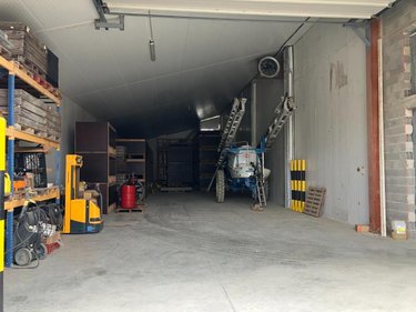 Fonds et murs commerciaux a vendre Niozelles 04300 Alpes-de-Haute-Provence 2000 m2  932000 euros