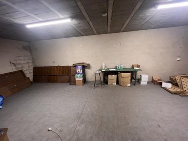 Location fonds et murs commerciaux Iwuy 59141 Nord 1300 m2  2700 euros