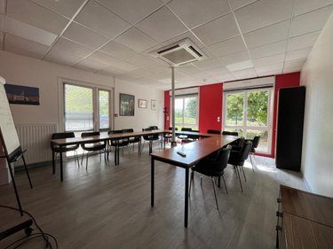 Fonds et murs commerciaux a vendre Laon 02000 Aisne 860 m2  1050000 euros