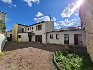Maison a vendre Brizambourg 17770 Charente-Maritime 121 m2 6 pièces 136396 euros