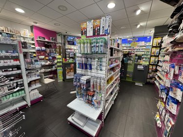 Fonds et murs commerciaux a vendre Paris 15e arrondissement 75015 Paris 121 m2  830400 euros