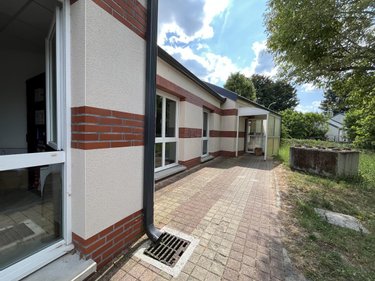 Fonds et murs commerciaux a vendre Laon 02000 Aisne 860 m2  1050000 euros
