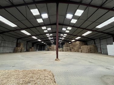 Fonds et murs commerciaux a vendre Gondreville 45490 Loiret 2900 m2  890000 euros