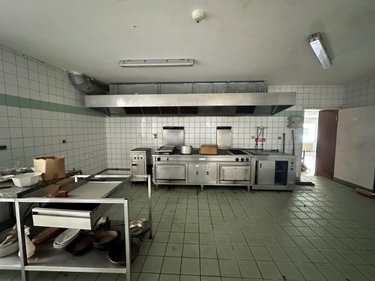 Fonds et murs commerciaux a vendre Saint-Jacques-des-Blats 15800 Cantal 700 m2  95400 euros
